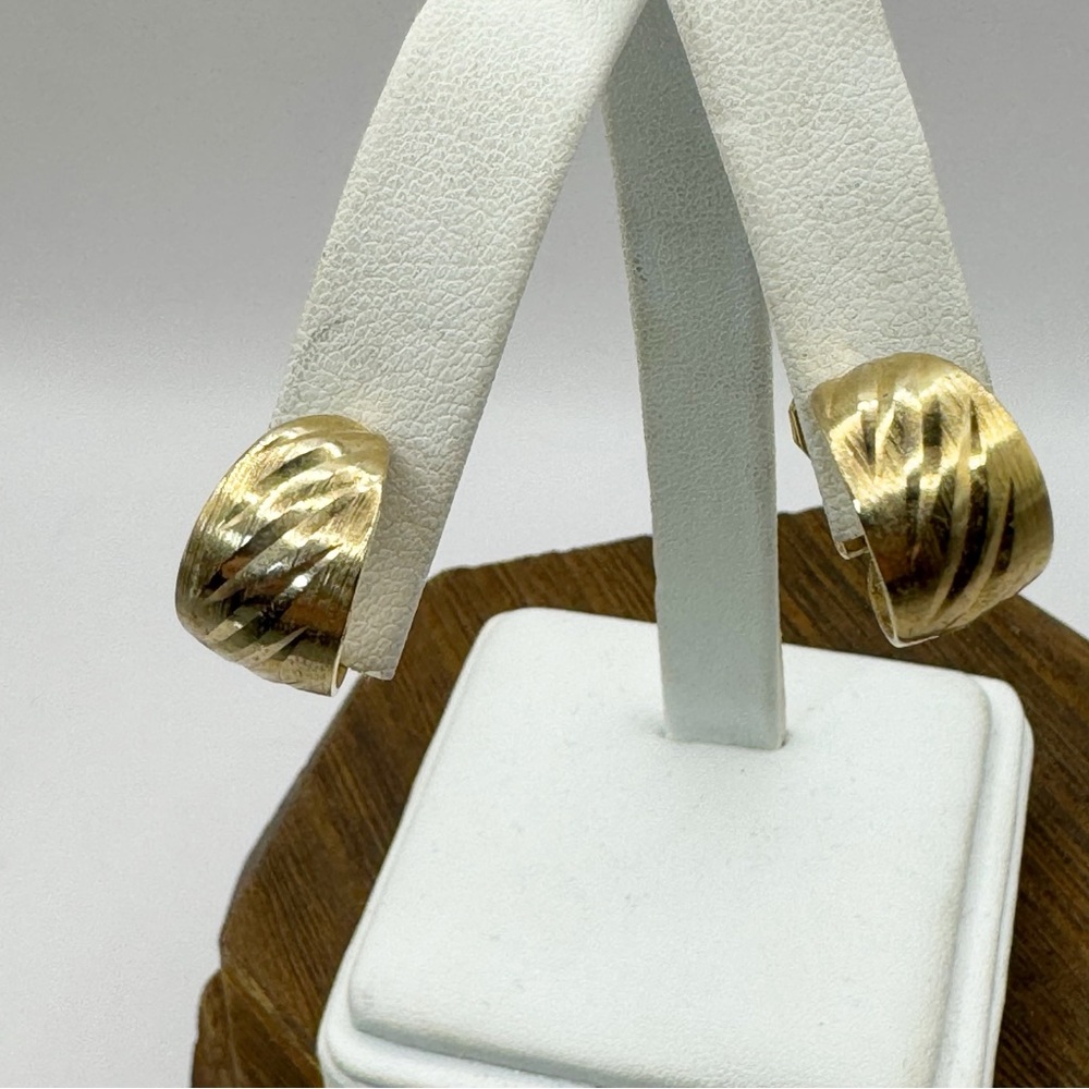 Vintage etched gold tone huggie hoops clip on earrings